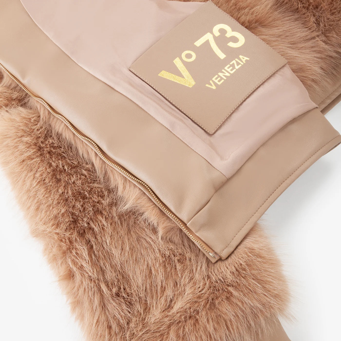 Pelliccia corta beige con cappuccio V73