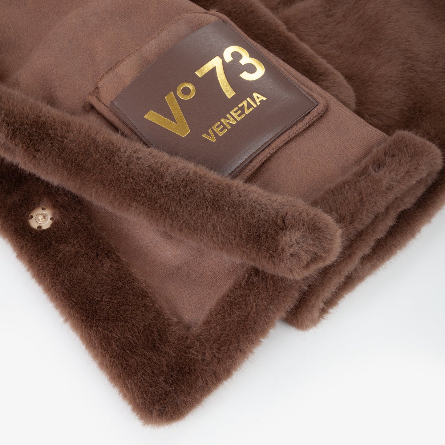 Gilet in ecopelliccia marrone con cintura V73